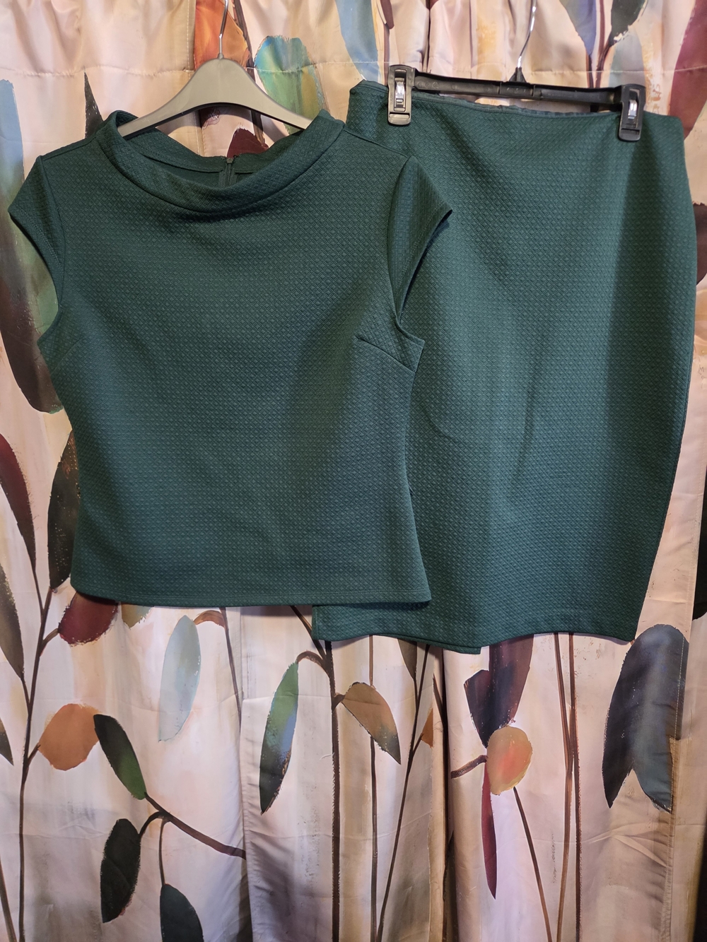 New York & Company Deep Emerald Green Textured Cup Sleeve Skirt Set